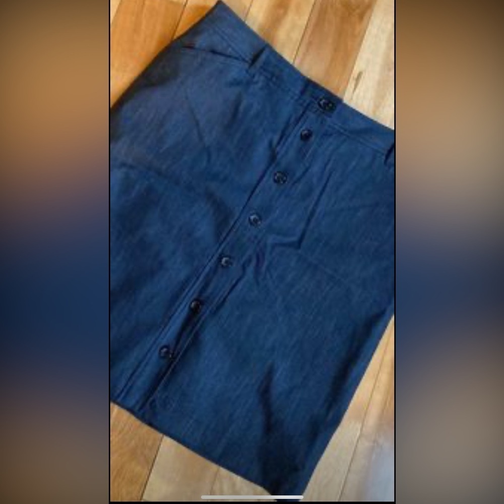 Brand New VanHeusen Studio Stretch Button Down Dark Denim Skirt Size 8